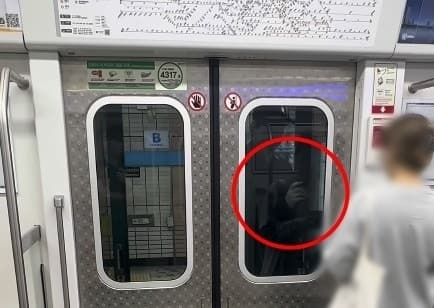 지하철 스크린도어에 손 넣고 버틴 남성, 서울교통공사 형사고발 추진