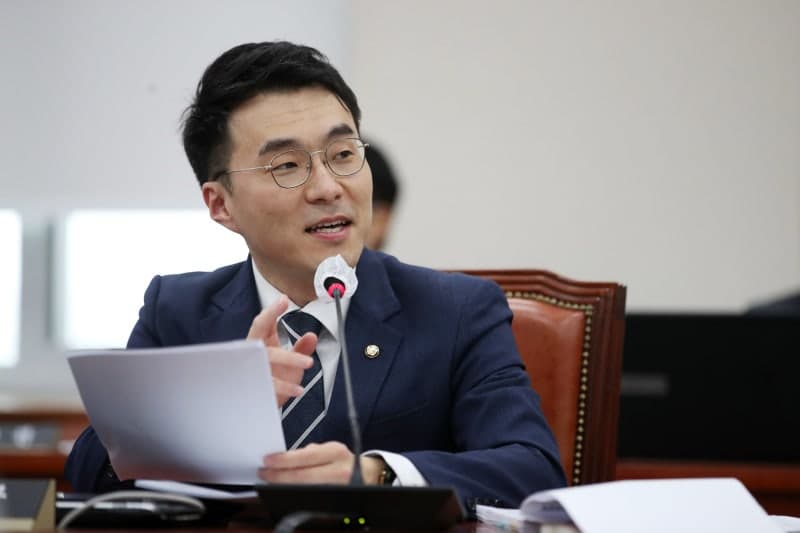 경찰, '재산 축소 의혹' 김남국 의원 불송치…가상자산 재투자 후 가치 하락