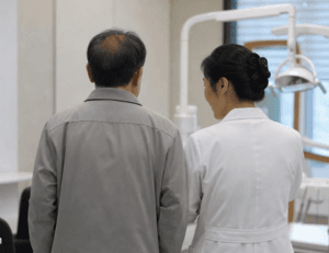상속재산 2500억 사칭해 치과의사에게 253억 뜯어낸 60대 구속