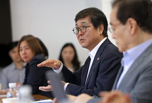 문체부, 내년 출판 예산 645억으로 역대 최대…지역서점 지원 84% 확대