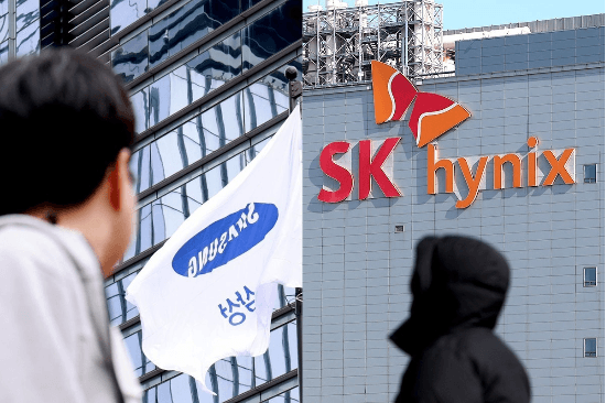 메모리 반도체 시장 55% 점유…역사적 추월 앞둔 삼성전자·SK하이닉스