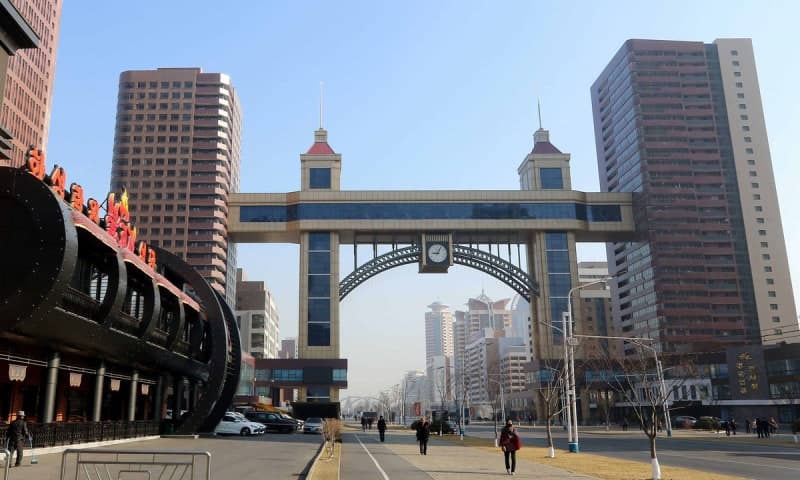 북한 해외 노동자 10만 명, 연간 1조 원 벌어 핵·미사일 개발에 유용