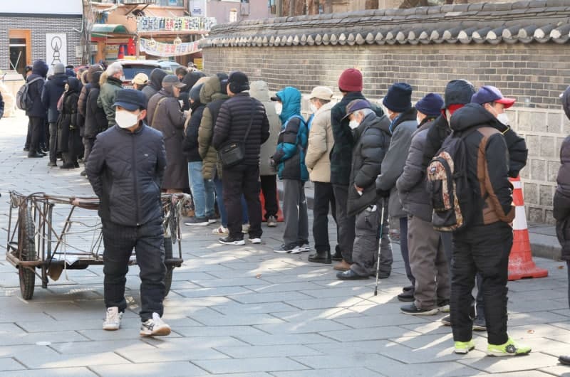 한국인 45세 소득 정점 찍고 61세부터 적자…노년층 적자 유년층 추월