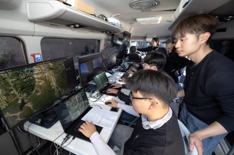 대한항공, 독자 개발 AI 드론 22대 군집비행 및 타격 시연 성공