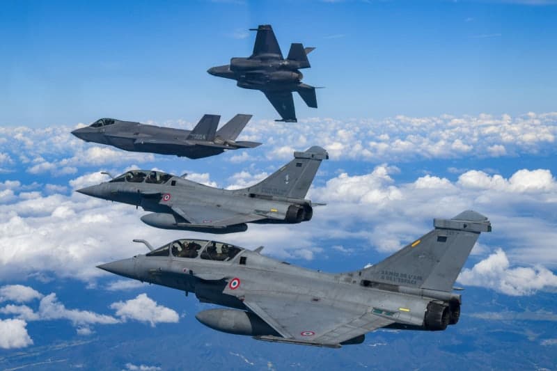 韓·프랑스 공군, 3년 만의 연합공중훈련…F-35A와 라팔 청주서 만났다