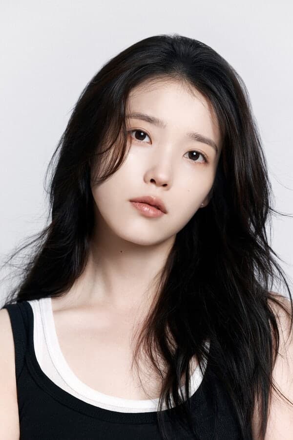 아이유, 데뷔 기념일 맞아 2억 기부…올해 누적 기부액 6억 원 돌파