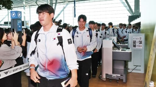 5연패 도전 야구 대표팀, 결전지 나고야 출국…“금메달 걸고 돌아오겠다”