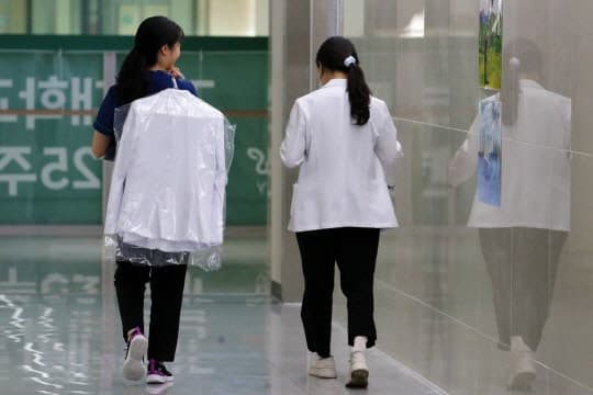 의대생들 '증원 취소' 소송 또 각하…법원 "소송 실익 없다"