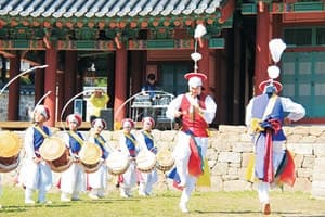 송파구, 추석 연휴 맞아 석촌호수 일대서 다채로운 문화 공연과 전시 개최
