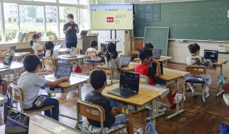 일본, 교사 되면 학자금 면제…30년 만에 제도 부활 추진