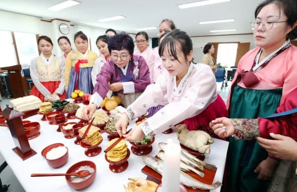 기업 10곳 중 8곳 추석 나흘 휴무…상여금 지급은 작년보다 줄어