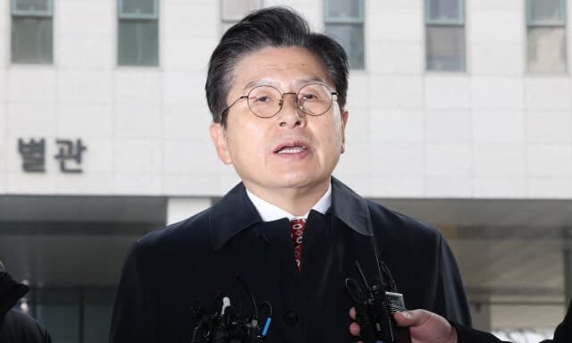 대선 후보직 유지하며 김문수 지지한 황교안, 공직선거법 위반 혐의로 재판 중