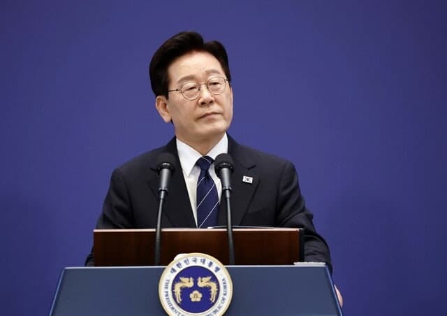 이재명 대통령, 100분간 '스탠딩' 기자회견…“모든 것은 저의 부족함 때문”