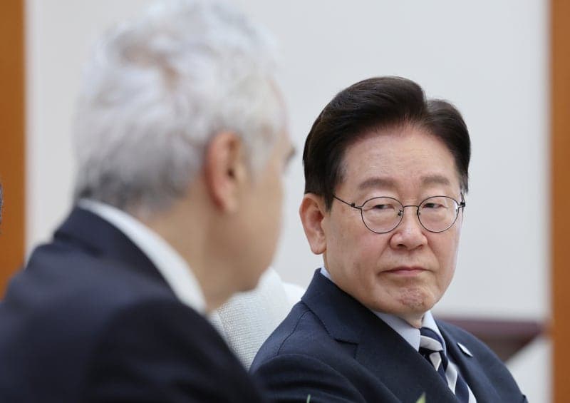 이재명 대통령, 칼둔 UAE 행정청장 접견…방산·AI·원전 협력 논의