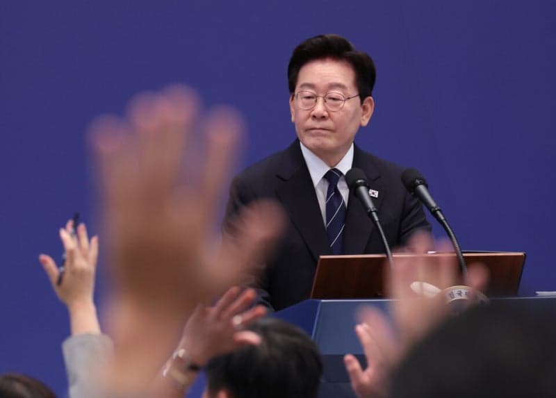이재명 대통령, 연임 개헌 일축… 특검법 공소취소 조항 삭제 요청