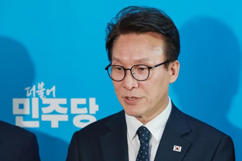 김민석 "대통령 1년 헌신 뼈아파…저희의 부족함도 돌아볼 것"
