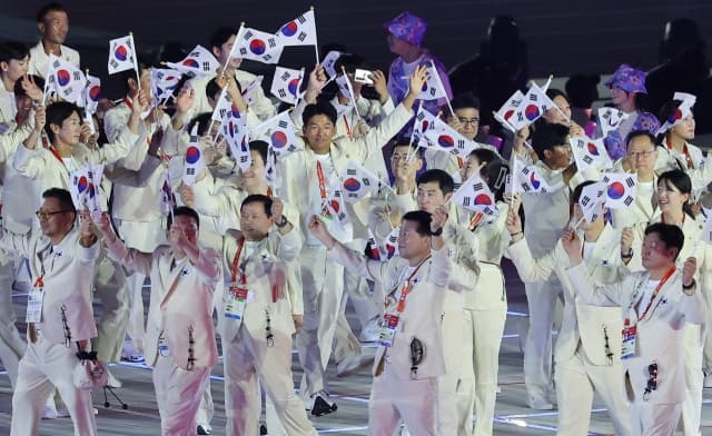 “상상하라! 하나의 아시아” 아이치·나고야 아시안게임 화려한 개막