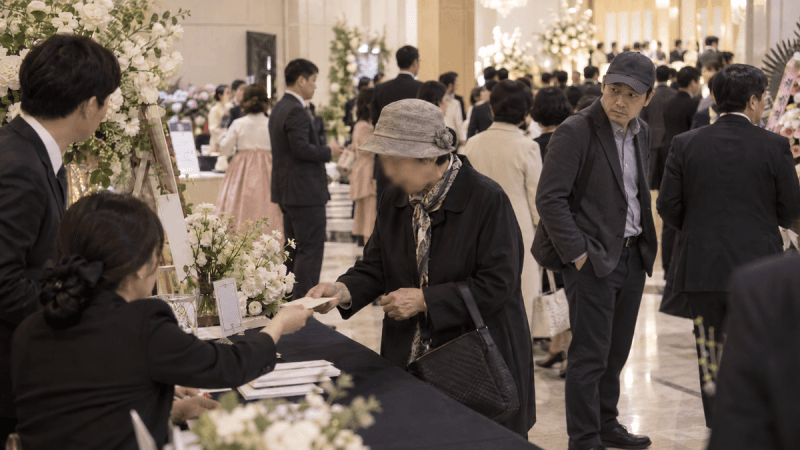 “축의금 냈는데요” 예식장 돌며 답례금·식권 챙긴 70대 일당 검거