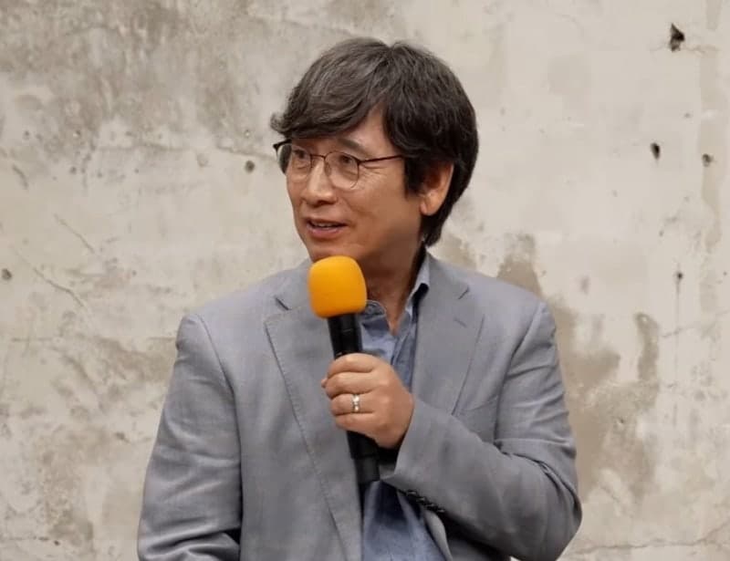 유시민 "멸칭 쓰는 강성 지지층은 '신발 속 돌멩이'…대통령 고립시켜"