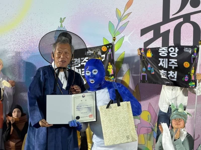 박물관 밖으로 나온 유물들, 국중박 분장놀이 대상은 '백자 잉어 연적'
