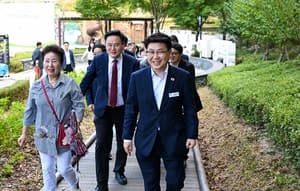 의정부시 추동 숲정원 무장애행복길 전 구간 개통…노약자도 숲 정상 오른다