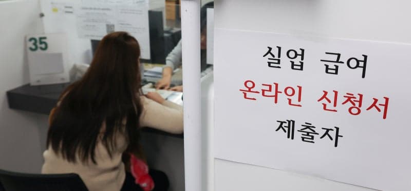 외국인 실업급여 지급액 역대 최대…수급액 80% 가까이 중국계에 집중