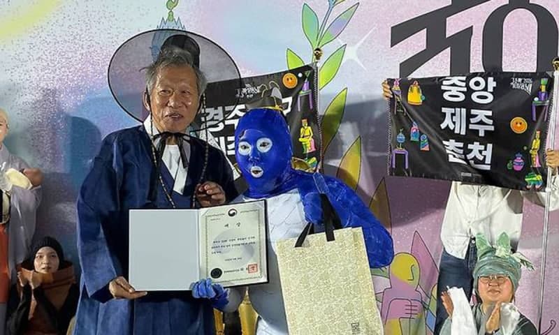 박물관 유물이 살아났다…전국민 축제 된 ‘국중박 분장놀이’ 대상은 백자 잉어 연적