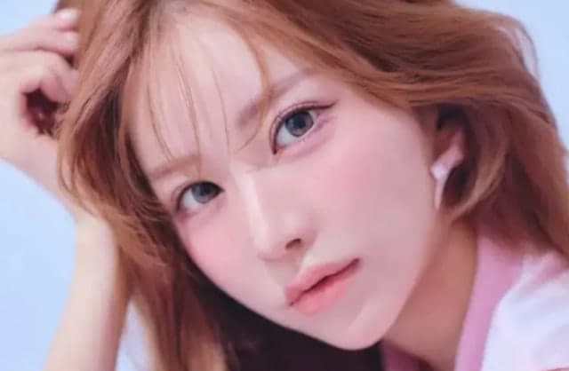 마약 혐의로 체포된 인플루언서, 송치 순간 카메라 향해 '윙크' 기행 논란