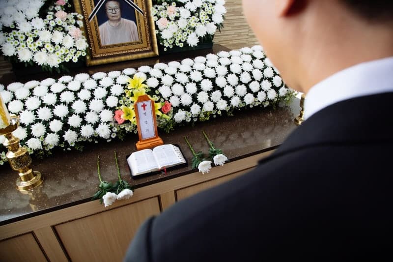 모친상 동료에게 출근 요구한 공무원, 비판 쏟아지자 '신고하겠다' 맞대응