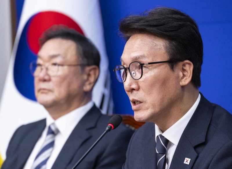 김승원 법무부 장관 후보자 사퇴…‘의혹 탄원서’ 사전 인지 공방 확산