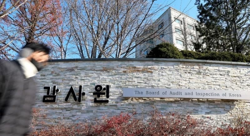계약업체 법인카드로 금목걸이·노트북 챙긴 서울시 전 과장 검찰 고발