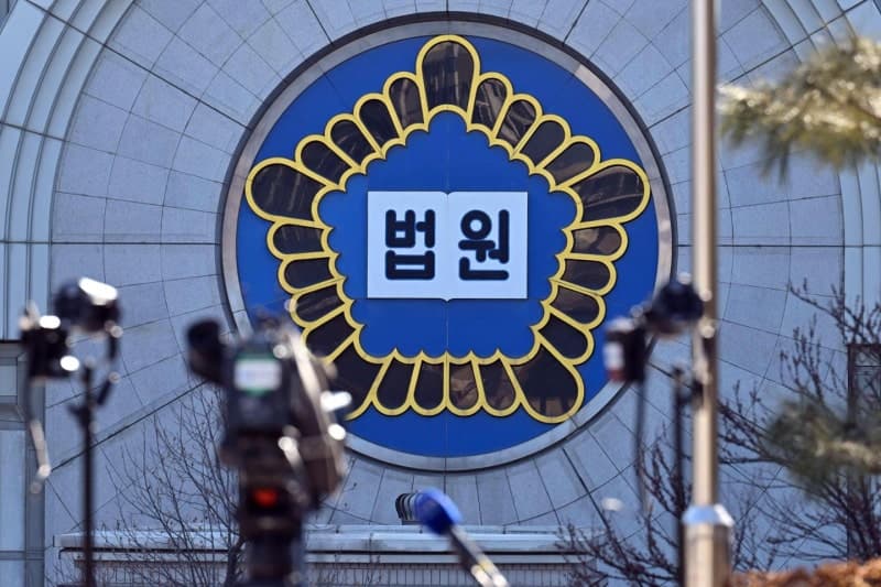 헌재 합헌 결정에도 법원 "4년 심리 지연과 절차적 기본권 침해 따져볼 것"