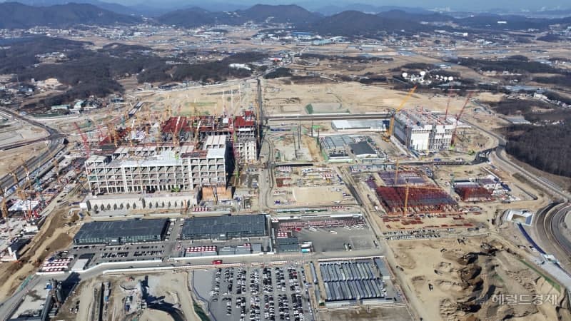 한경협, 반도체 등 첨단산업 규제 41건 건의…도로·용수 인프라 시급