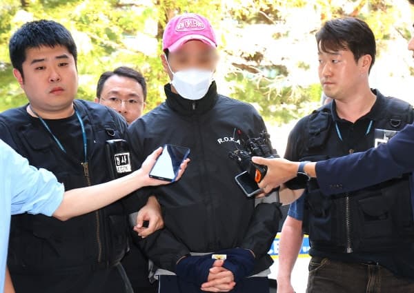 인천 대형마트서 5억 금팔찌 훔친 20대 구속 송치