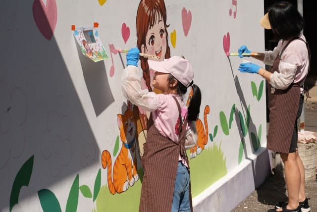 한국투자증권, 파주 연풍마을서 벽화 봉사…임직원·가족 49명 참여