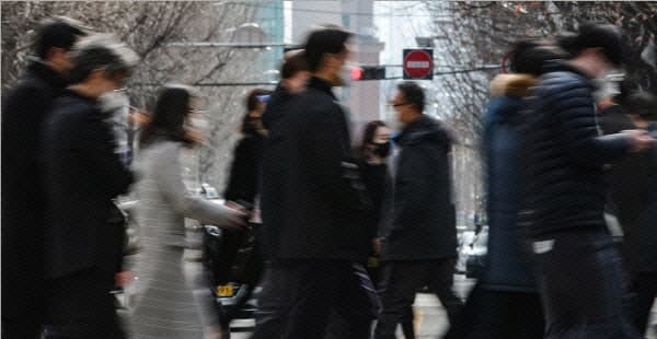 부모 부양은 사회와 함께, 가사는 공평하게…달라진 중장년층 인식