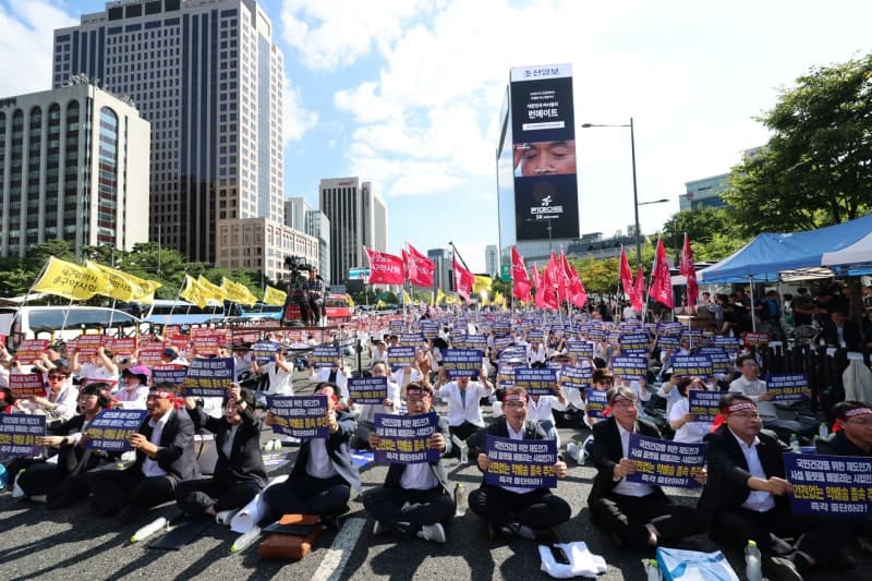 약 배송 확대 두고 약사회 1만 명 총궐기… 플랫폼 업계 "민관협의체서 논의하자"