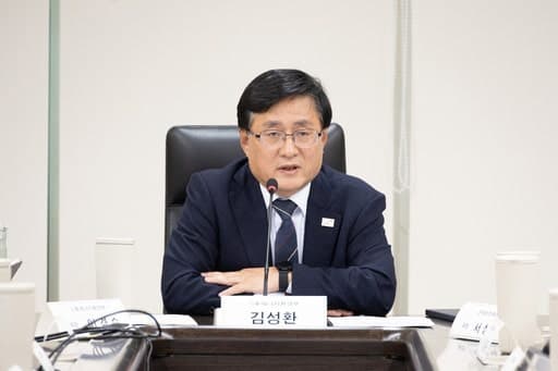 김성환 기후장관, 차세대 탠덤 태양전지 기술개발 현장 점검