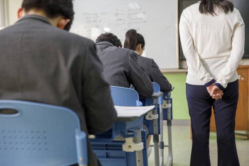 생활지도에 불만 품은 중학생, 교사 신상·욕설 SNS 유포 파문
