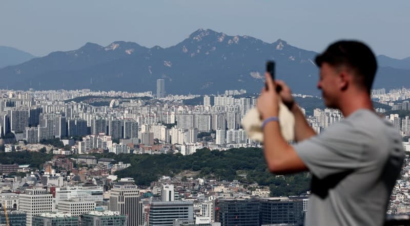 중산층도 사는 '보편형 공공임대' 도입…이재명표 기본주택 부활