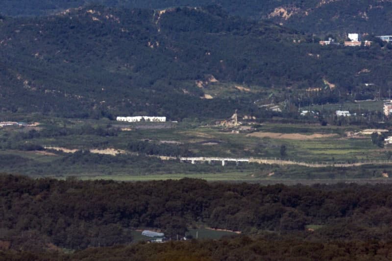 DMZ 수색로 개척 중 지뢰 폭발…군 간부 3명 부상에 북한 매설 가능성 촉각