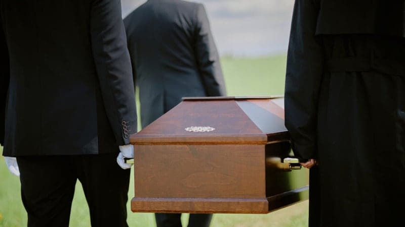 사망 판정 후 관 안에서 깨어난 70대 여성, 이틀 뒤 끝내 숨져
