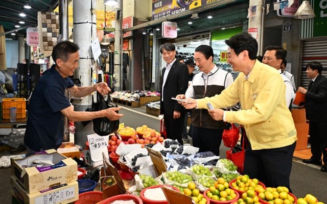 BNK부산은행, 추석 맞아 덕포시장서 '골목동행 상생금융' 펼쳐
