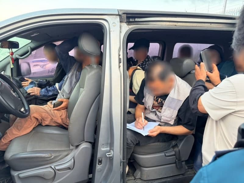 제주항서 어선 작업하려던 불법체류 외국인 18명 무더기 검거