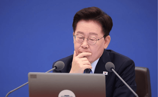 이재명 대통령, 외신 인터뷰서 북핵 ‘동결-제재 완화’ 단계적 교환 제안