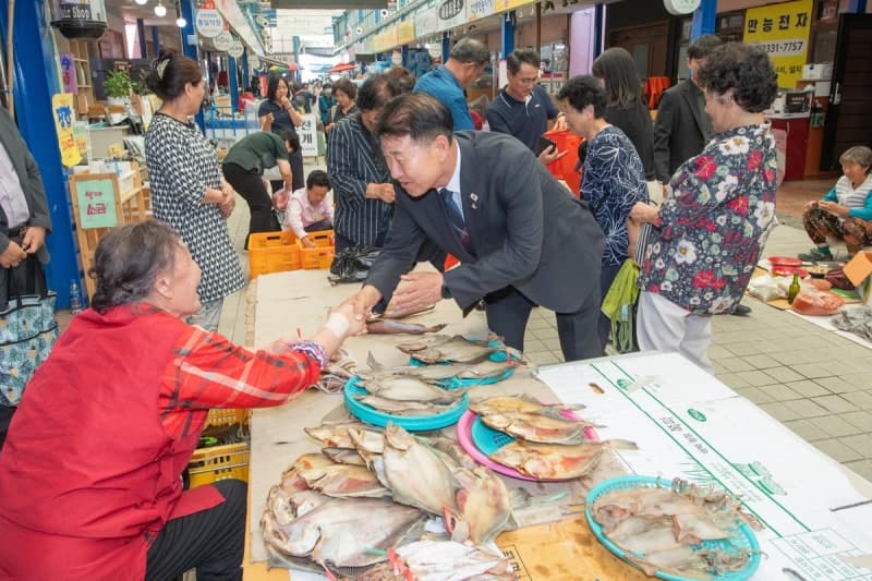 추석 명절 맞아 강원 지자체들 전통시장 장보기로 지역상권 활력 제고