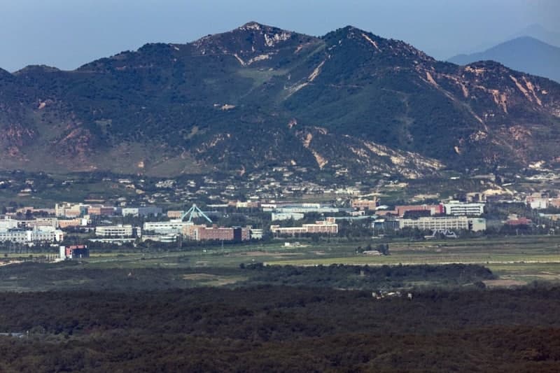 제이비어 브런슨 유엔군사령관, DMZ 지뢰 폭발 부상 장병 위로