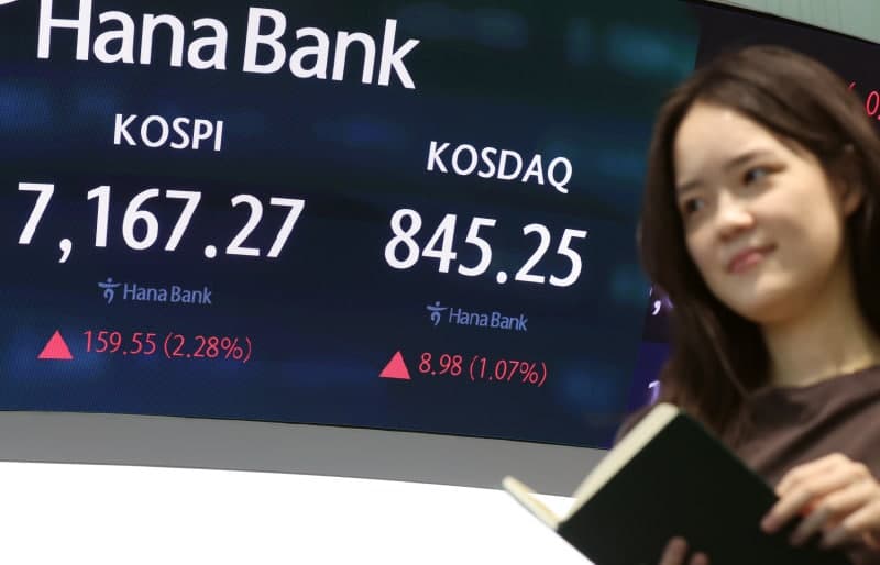 한국은행 "증권사 복합 충격 시 자본비율 33.4%p 급락 위험"