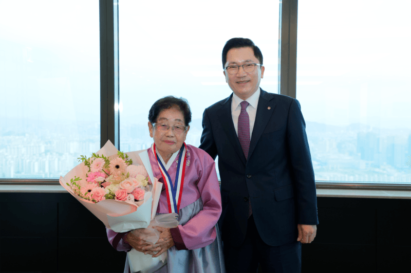 100세에도 매일 출근해 신계약, 43년 근속한 한화손보 레전드 설계사 헌정