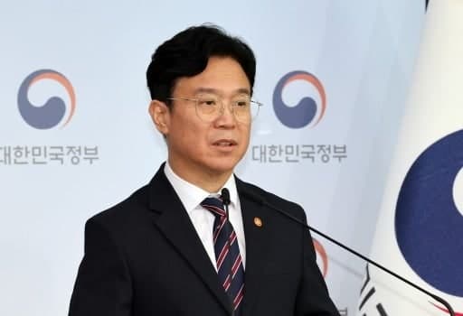 김영훈 노동장관 "800만 플랫폼 노동자 위한 최저보수제 도입 추진"